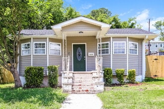 Building Photo - 5632 6th Ave S