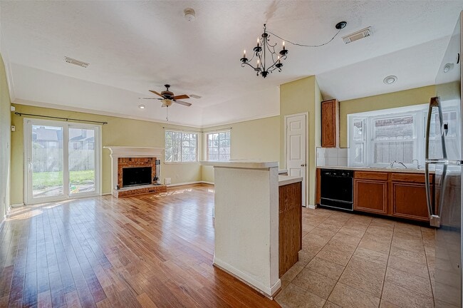 Building Photo - 7030 River Garden Dr