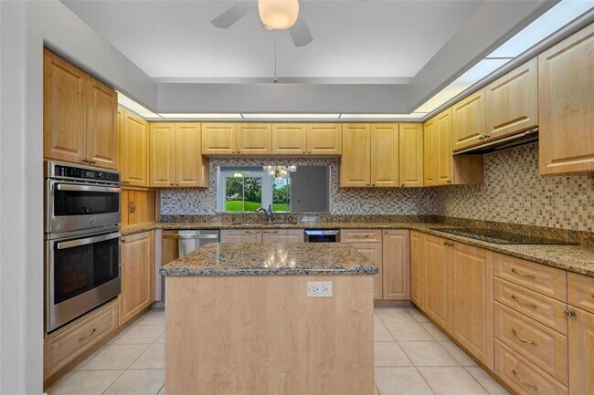 Building Photo - 4044 Penshurst Park