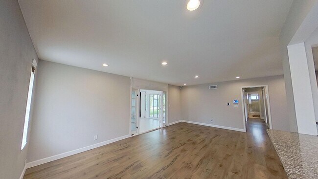 Building Photo - 14321 Riviera Dr