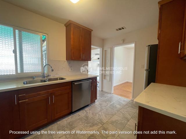 Building Photo - 3 bedroom in San Leandro CA 94579