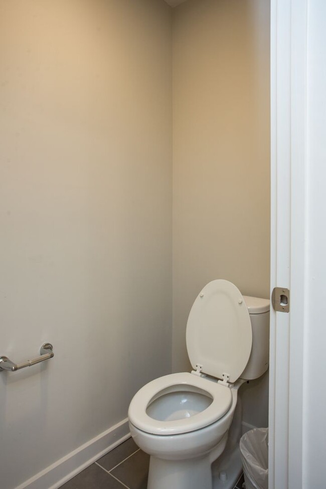 Building Photo - Beautifully Partially Furnished or Unfurni...