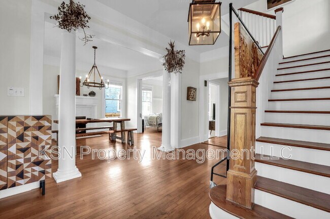 Building Photo - 517 E 40th St
