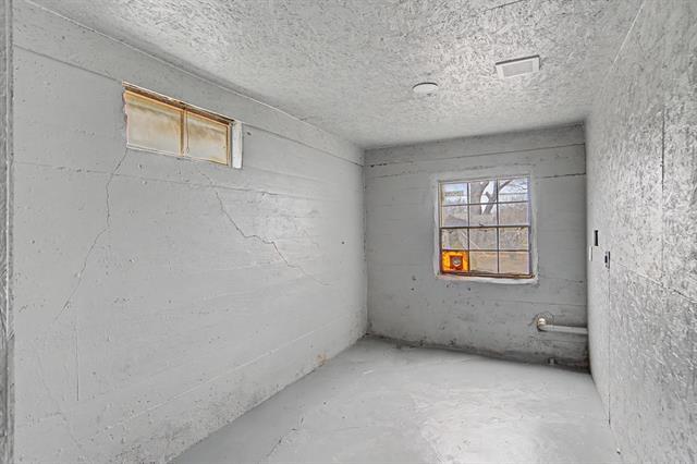 Building Photo - 1411 W Gandy St