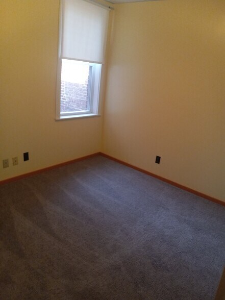 Living room - 646 Beaver Ave