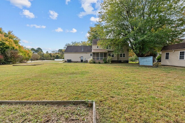 Building Photo - Welcome to this impressive 5-bedroom home ...