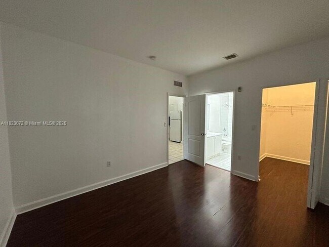 Building Photo - 1661 SE 29th Ct