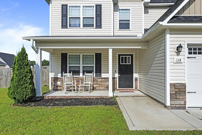 Building Photo - Bridgeport Beauty with Bonus Room