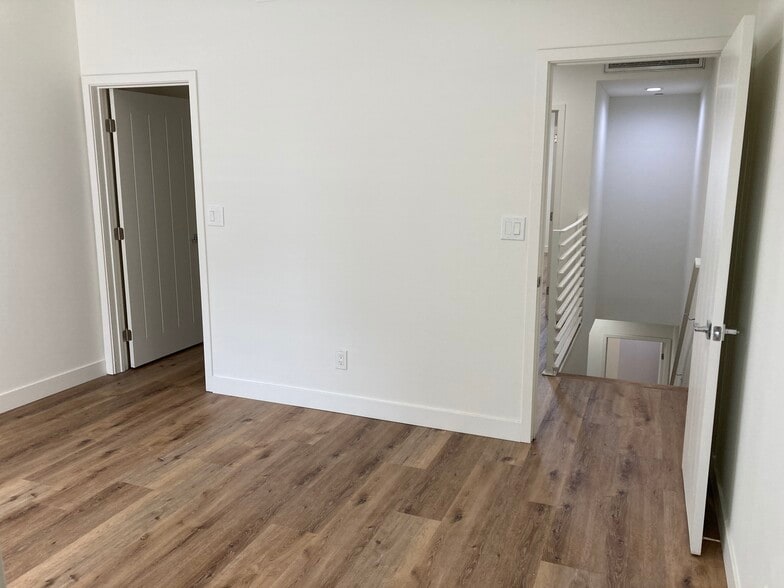 WALK-N CLOSET - 648 N Serrano Ave