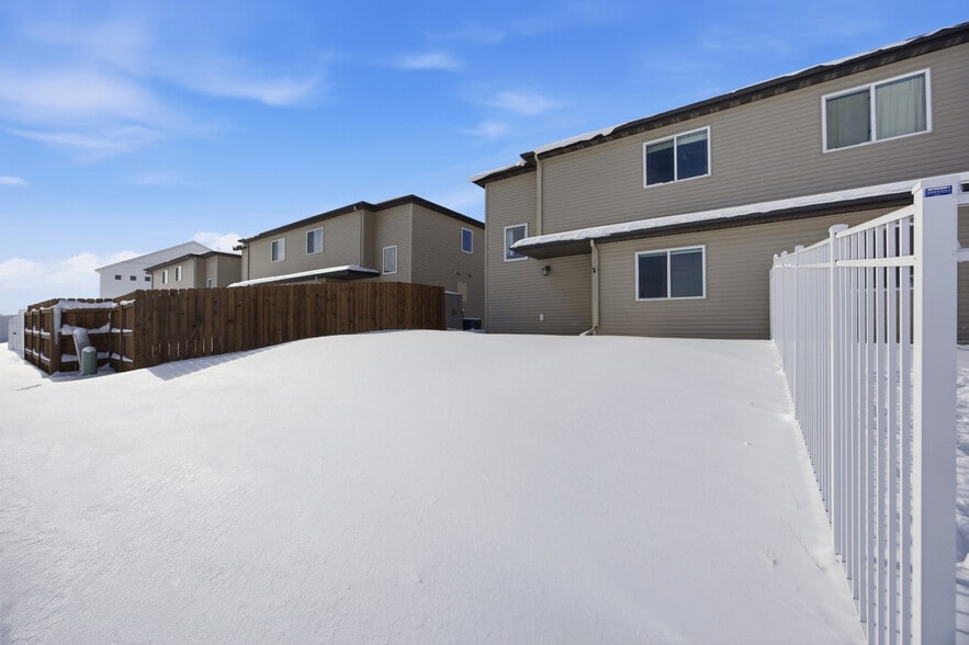 Building Photo - 4304 Estate Dr S