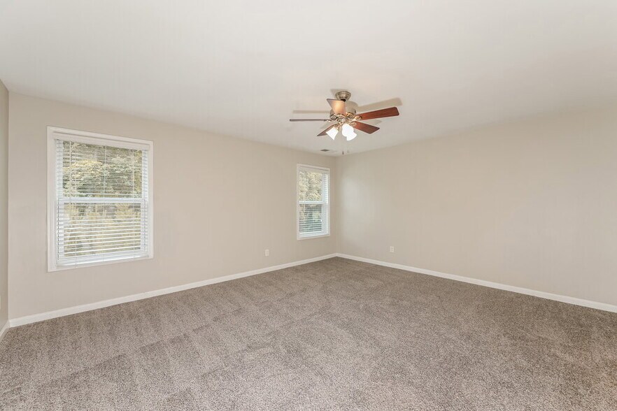 Building Photo - 1070 Sutherland Dr