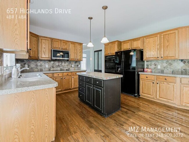 Building Photo - 657 Highlands Dr