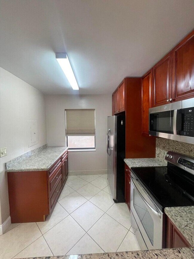 Building Photo - 2900 NW 42nd Ave