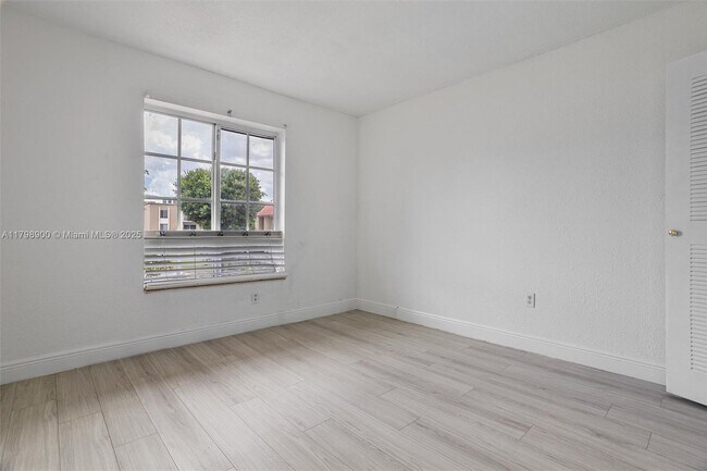 Building Photo - 4900 NW 79th Ave