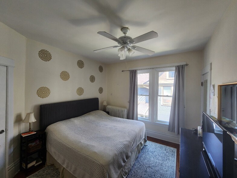 Building Photo - 316 S Grove Ave