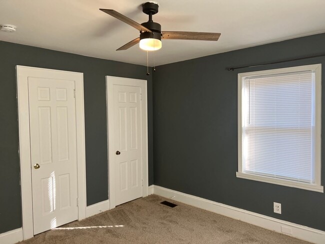 Building Photo - Beautiful 3 bedroom 1.5 bathroom house available!