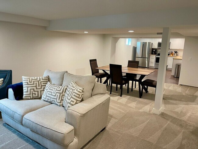 Building Photo - Beautiful Open & Remodeled 5 Bedroom Home ...