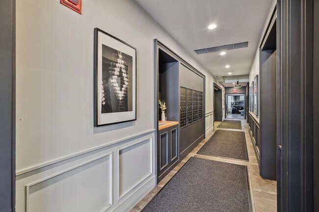 Building Photo - 205 10th St
