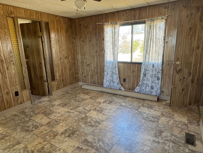 Building Photo - 3 Bedroom, 2 Bathroom Home in Tijeras, NM