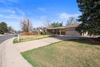 Building Photo - 4 bedroom / 2 bath / Beautifully Updated