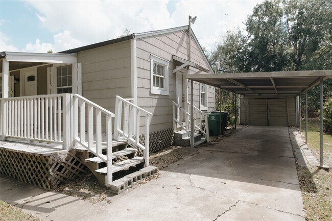 Building Photo - 6714 Dillon St