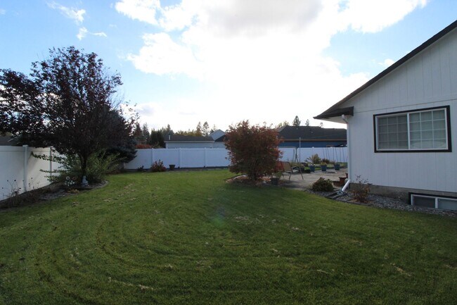 Building Photo - 3922 E Siskin Ln