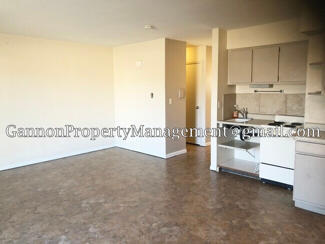 Building Photo - 4480 N Viewpoint Dr