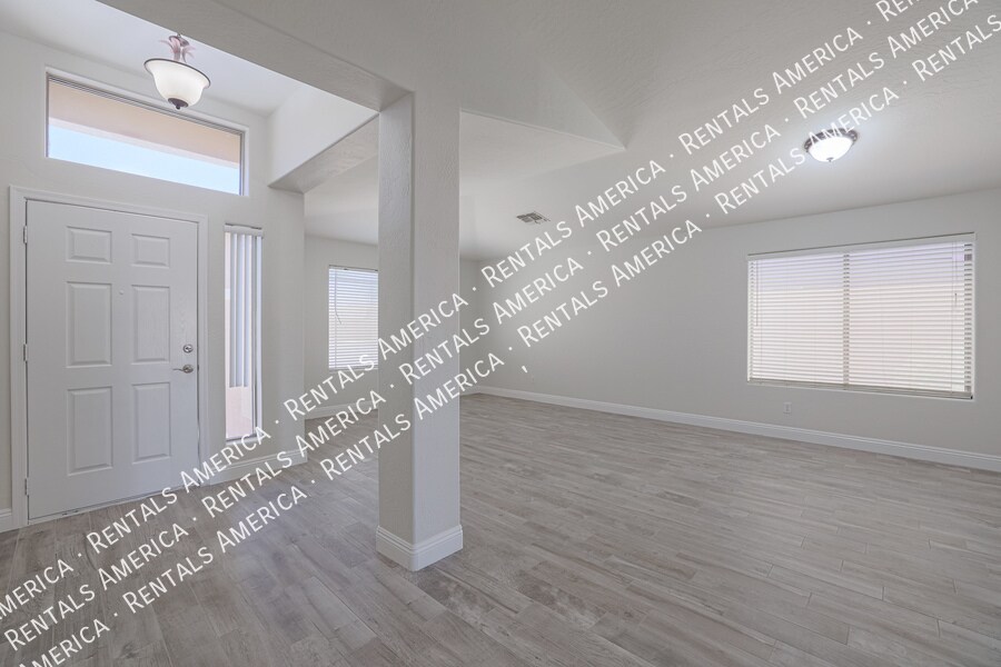 Building Photo - 3050 E Cherry Hills Pl