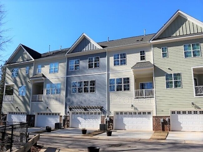 Building Photo - 904 Laurel Gate Dr