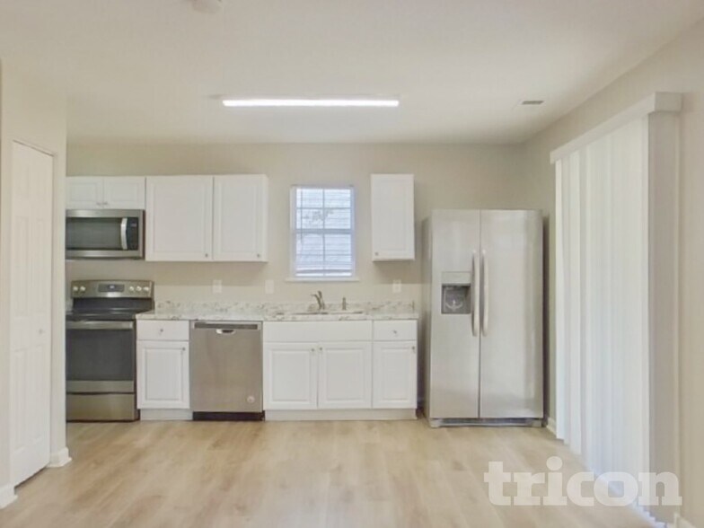 Building Photo - 1952 Lake Carolina Dr