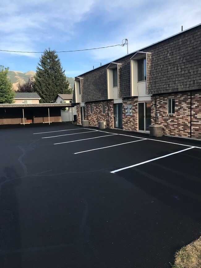 Building Photo - 564 S 200 W