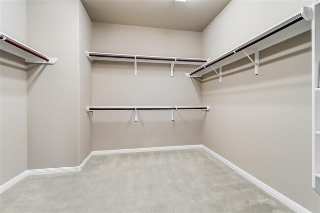 Building Photo - 401 Silver Trail