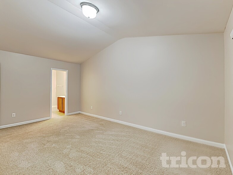 Building Photo - 4740 Brewer Dr