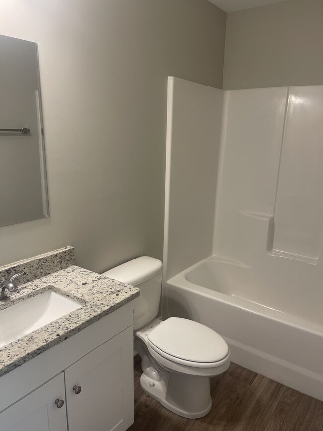 Building Photo - 307 York St