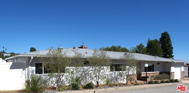 Primary Photo - 11365 Chalon Rd