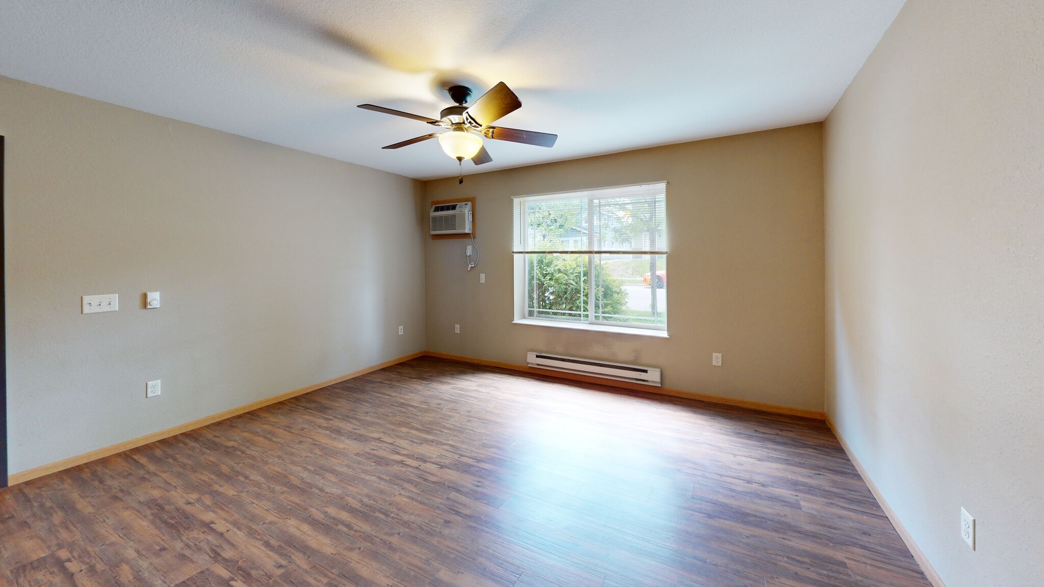 Building Photo - 420 11th St N