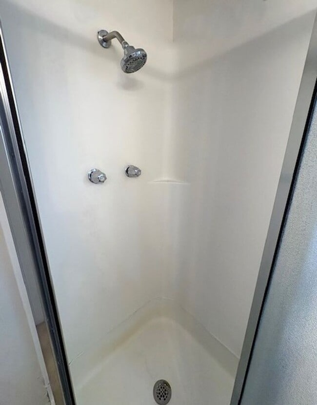 Building Photo - 3 Bedroom / 2 Bath Home in Bountiful!