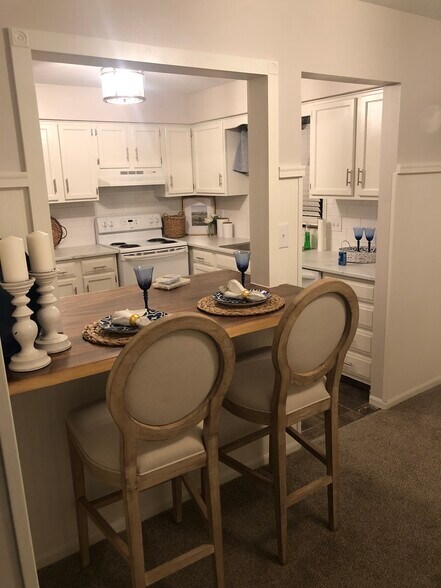 Building Photo - 7398 Eisenhower Dr