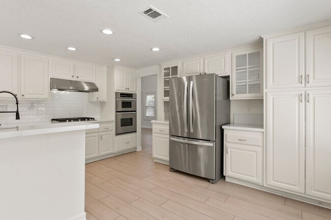 Building Photo - Beautiful 4-Bedroom Home with Private Pool...