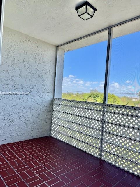 Building Photo - 2425 NE 135th St