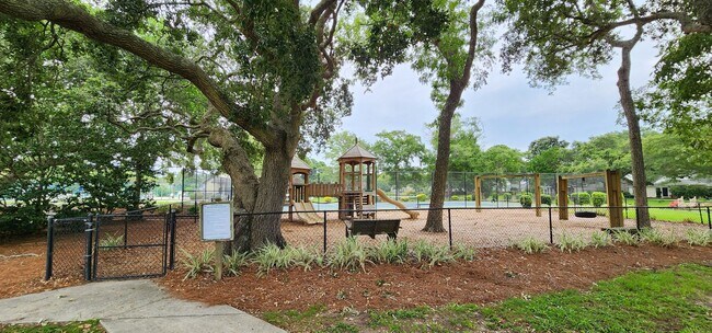 Building Photo - Three Bedroom Home in Bayview Farms - Jame...