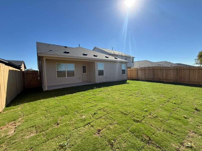 Building Photo - 569 Sormonne Lp