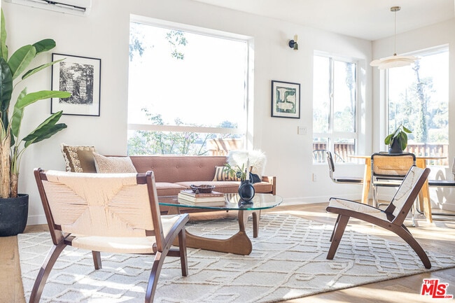 Building Photo - 2210-2214 Echo Park Ave