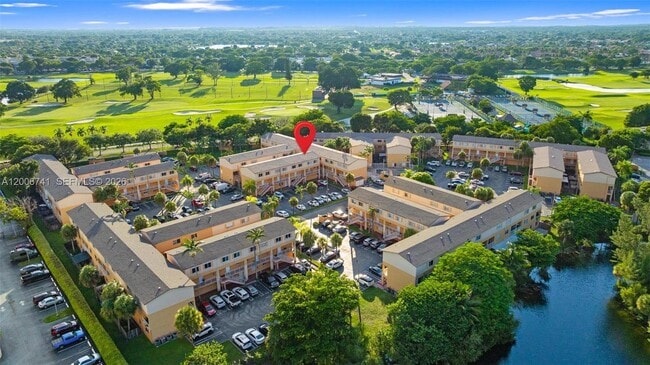 Building Photo - 6235 SW Kendale Lakes Cir