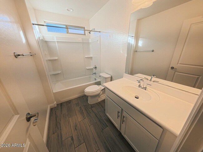 Building Photo - 6850 E Butte St