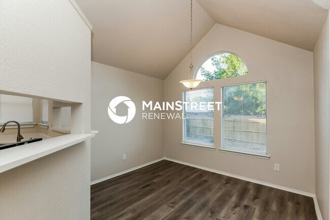Building Photo - 3 Bedroom Pet-Friendly Home in FORT WORTH, TX with Main Street Renewal