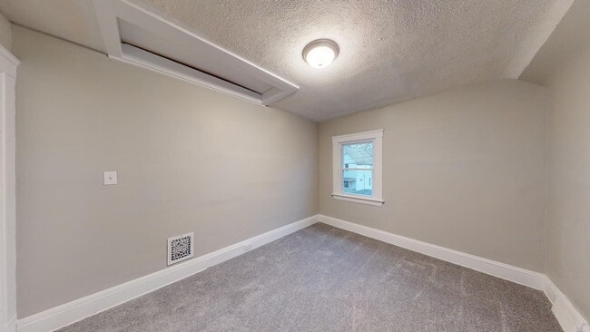 Building Photo - Brooklyn Centre neighborhood - 3  bedroom/...