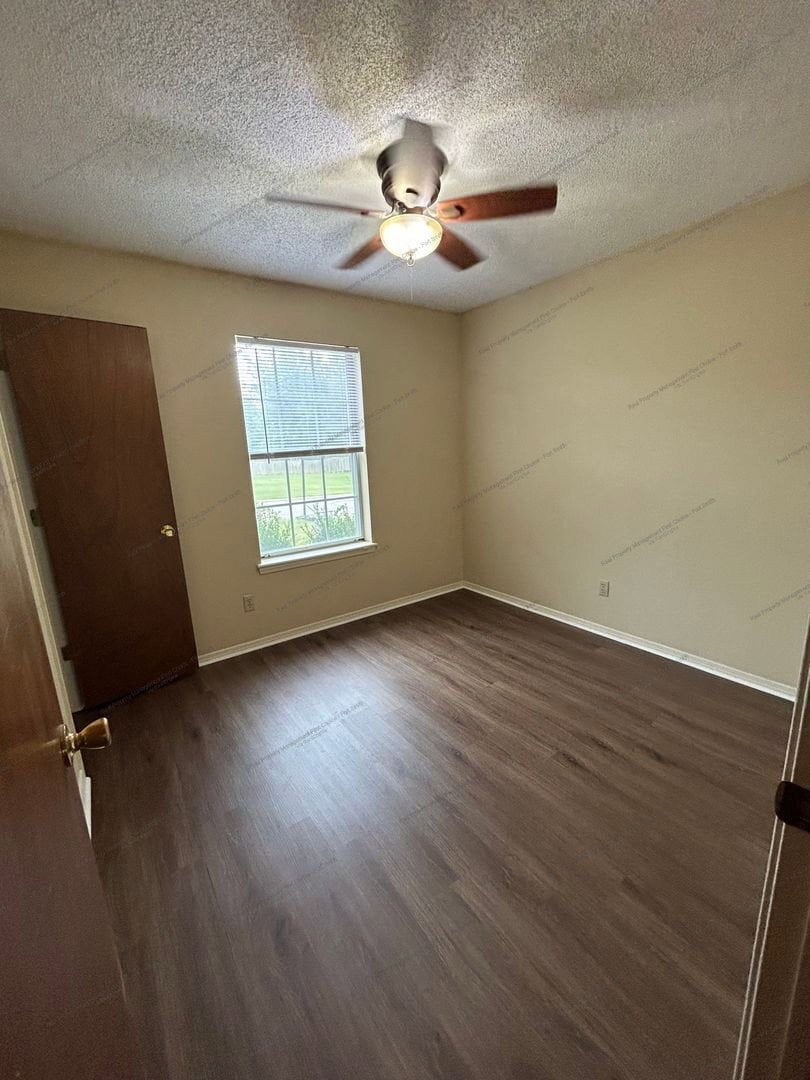 Building Photo - 1413 Grand Oak Dr