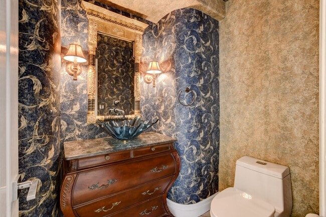 Building Photo - Guard-Gated Golf Course Living on the 14th Green!