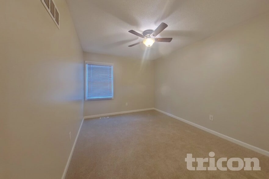 Building Photo - 1404 S Montebello Ln